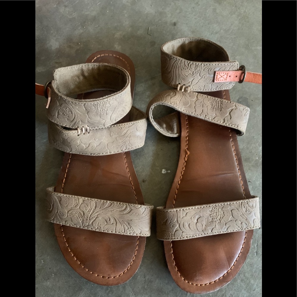 Roxy ankle sandals. Excellent condition Size 6.5